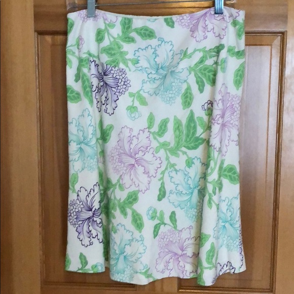 Ann Taylor LOFT gorgeous floral skirt. Perfect! 8 - Picture 2 of 4